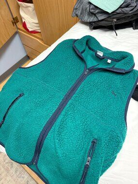 Size M tna Artizia green vest